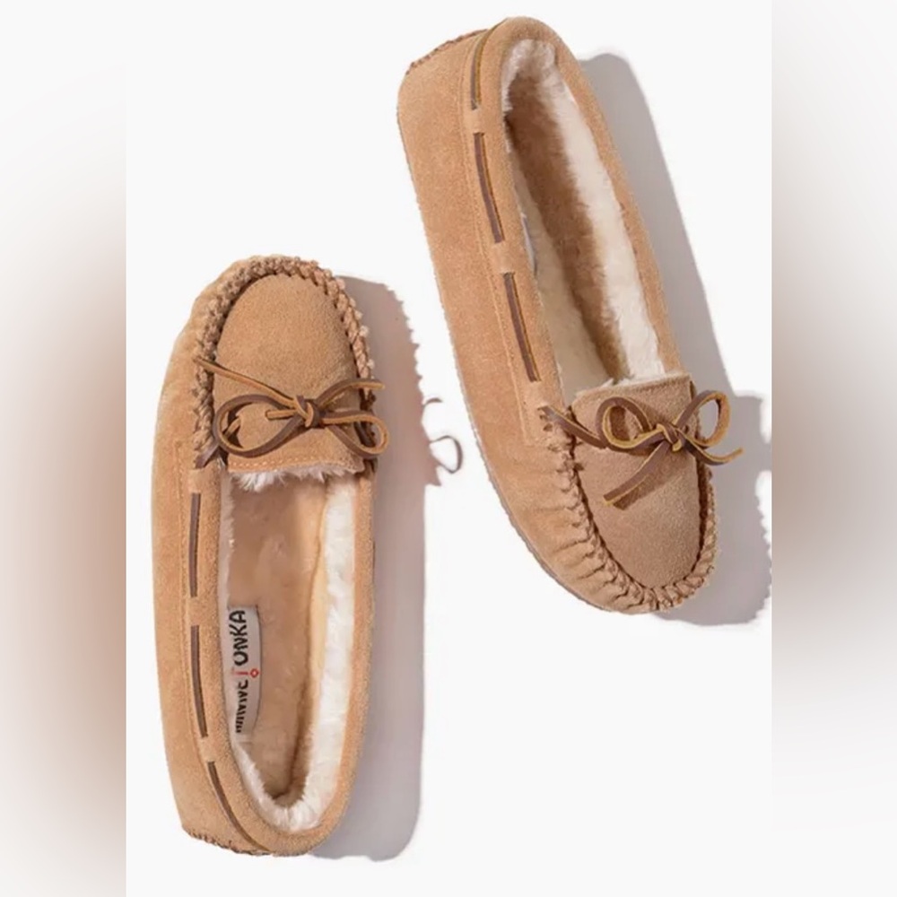 NWOT! Minnetonka Brown Suede Moccasins - Cally Style. - Picture 3 of 7